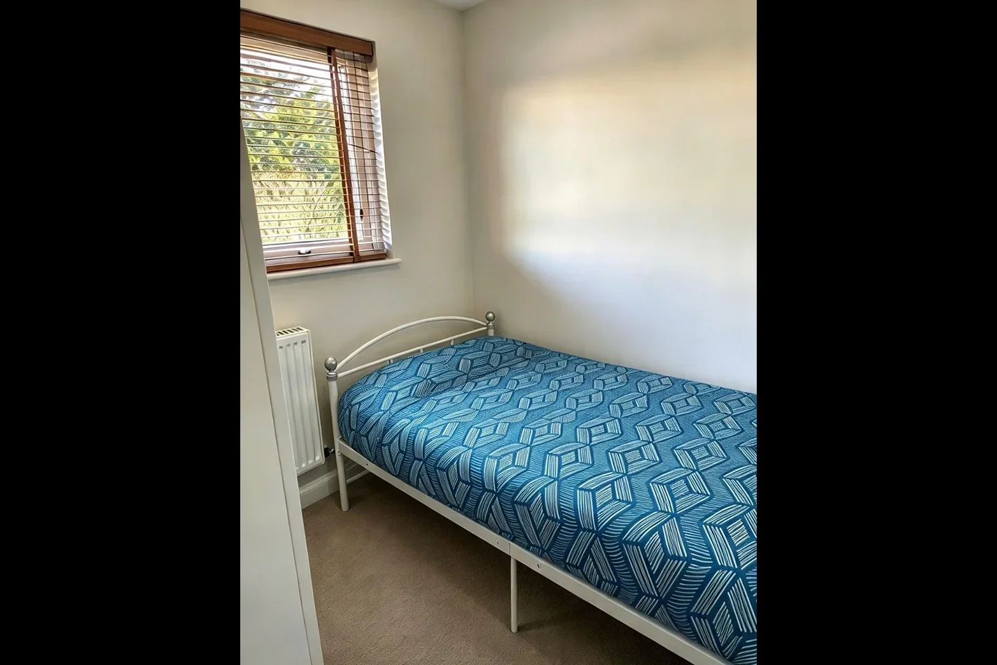 Room Preston Gardens in Greater London