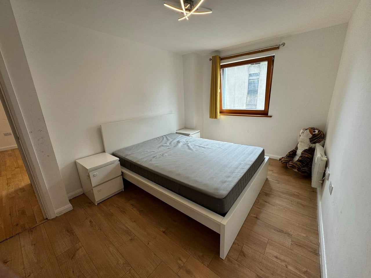 Flat Prior Road in Greater London