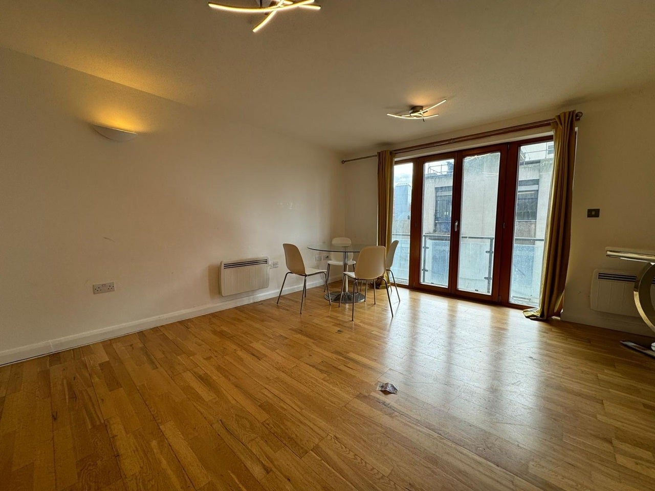 Flat Prior Road in Greater London