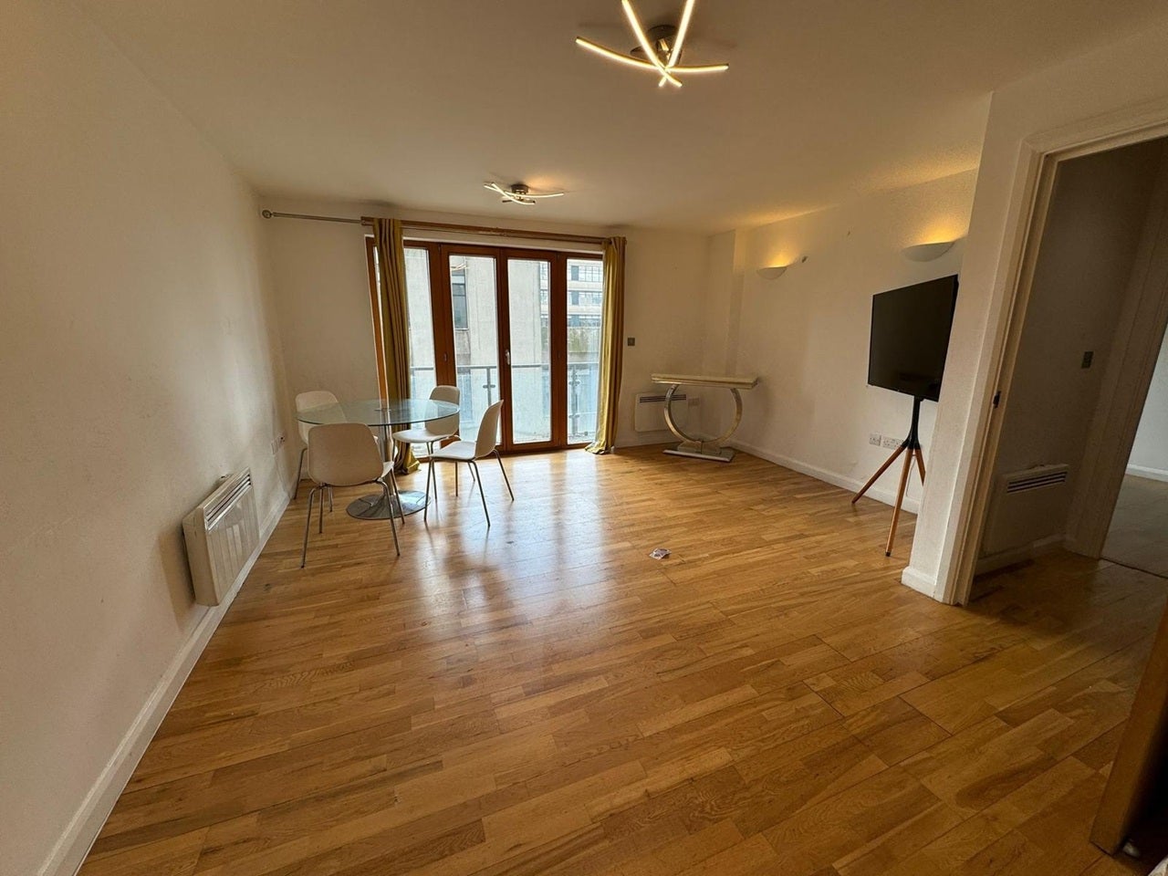 Flat Prior Road in Greater London