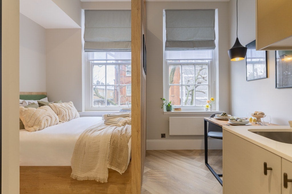 Flat Draycott Avenue in Greater London