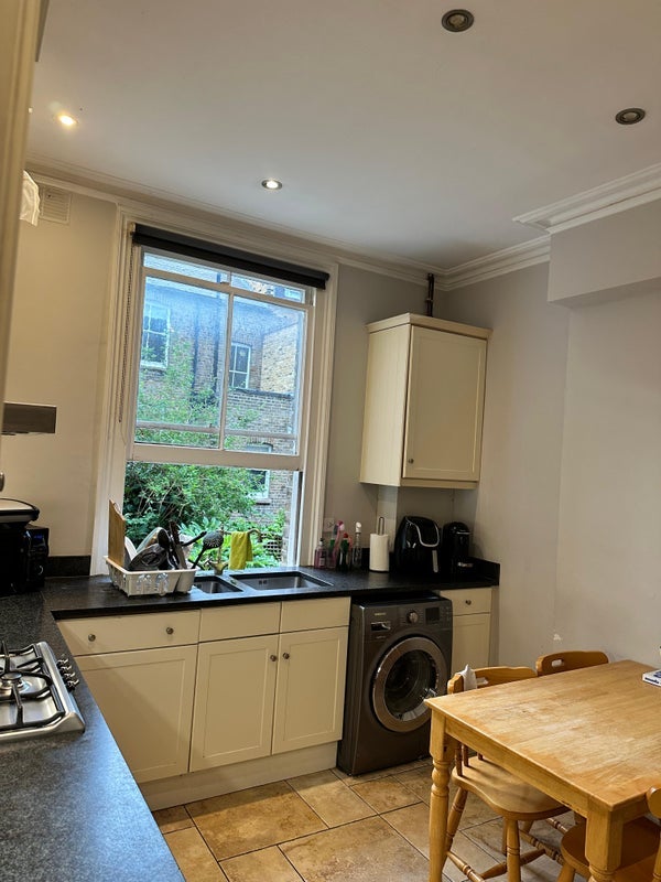Room Archel Road in Greater London
