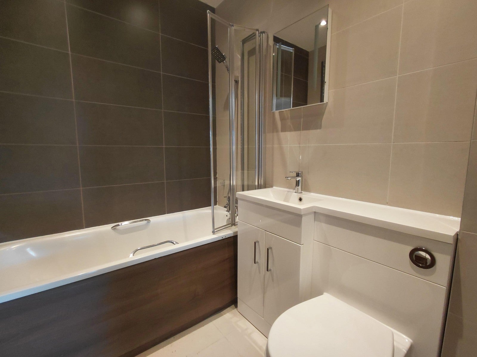 Flat Sapphire Road in London