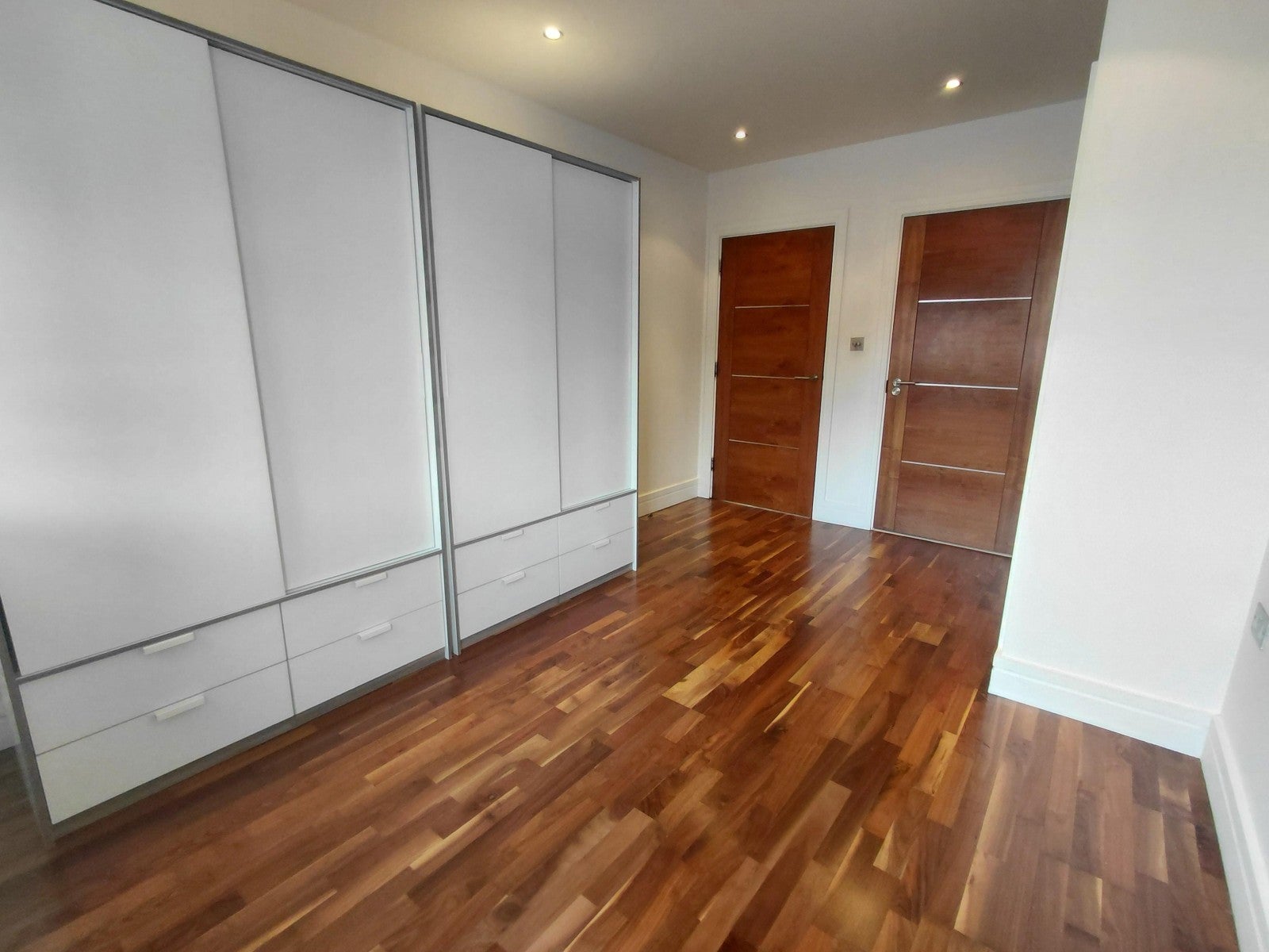 Flat Sapphire Road in London