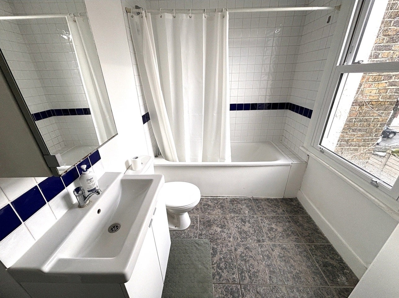 Flat Halford Road in Greater London