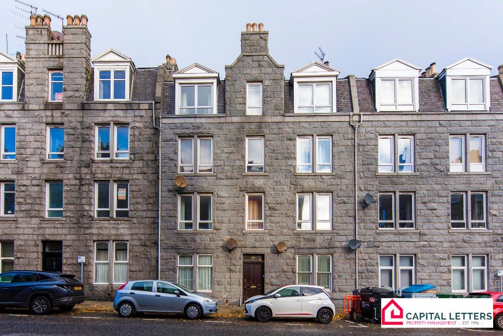 Flat Rosemount Place in Aberdeen City