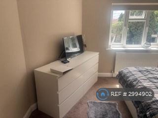 Room Lannock Road in Greater London
