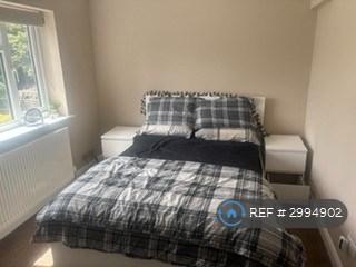 Room Lannock Road in Greater London