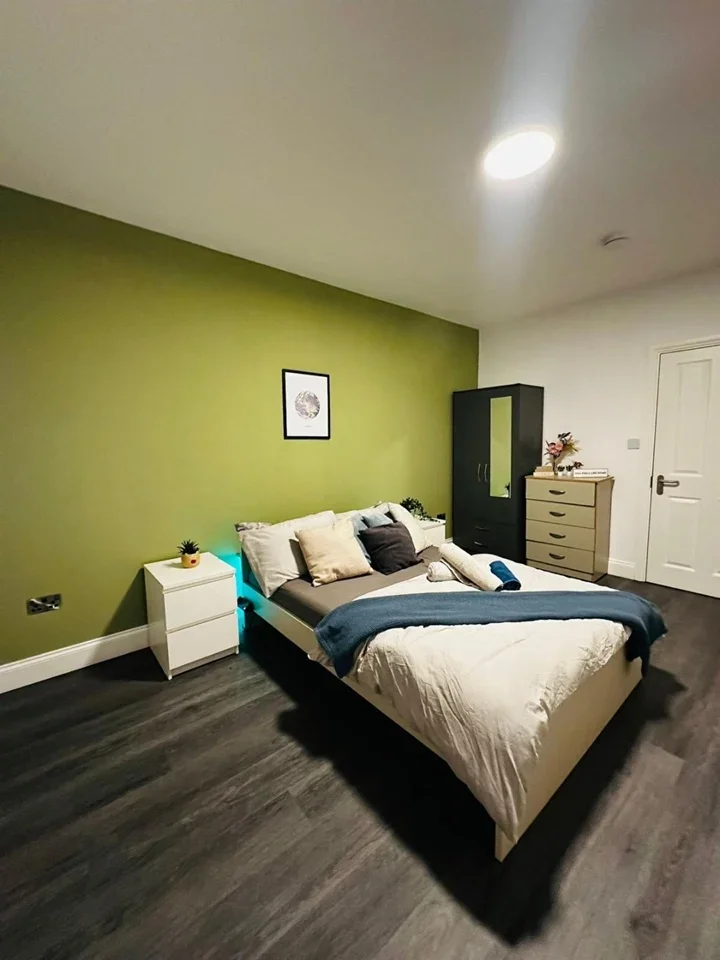 Flat Castle Road in Greater London