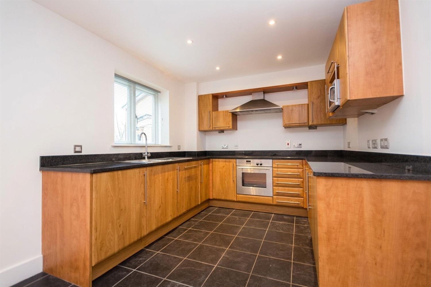 Flat Hurst Court in Horsham
