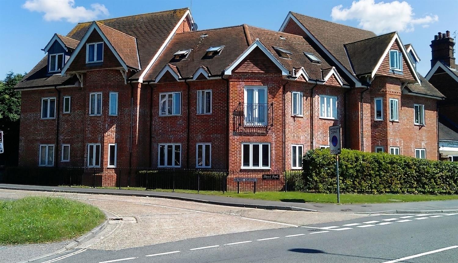 Flat Hurst Court in Horsham
