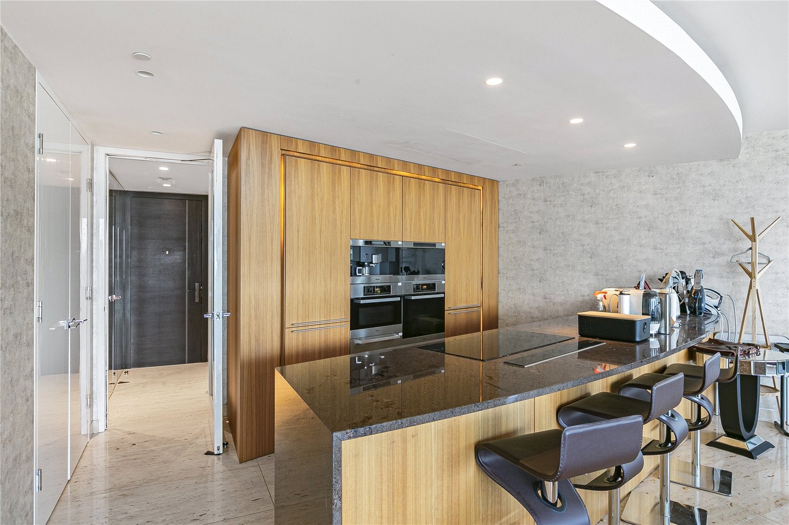 Flat Nine Elms Lane in Greater London
