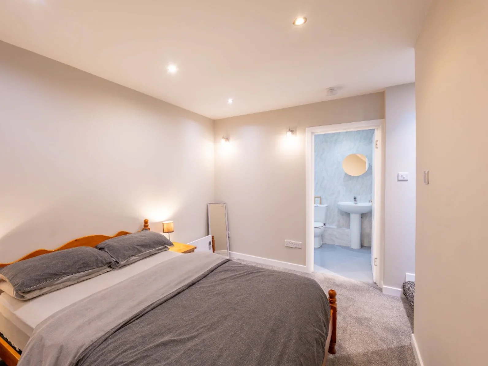 Flat East Hermitage Place in City of Edinburgh