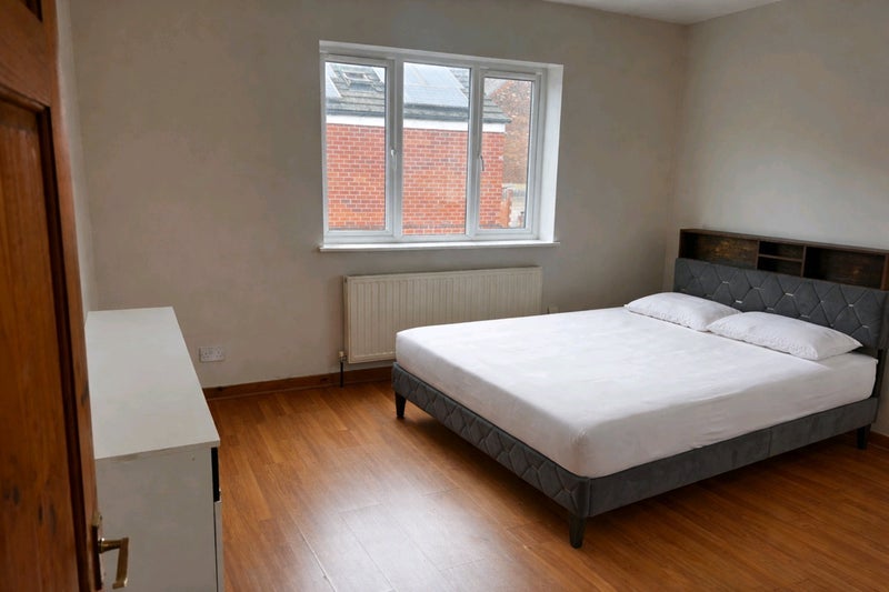 Room Alverthorpe Road in Wakefield