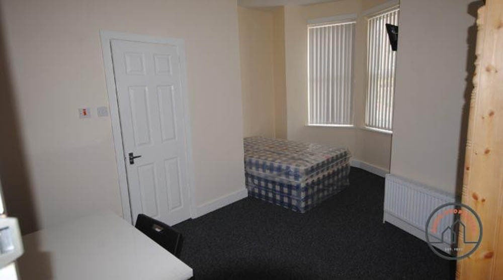 Flat Beechwood Mount in Leeds