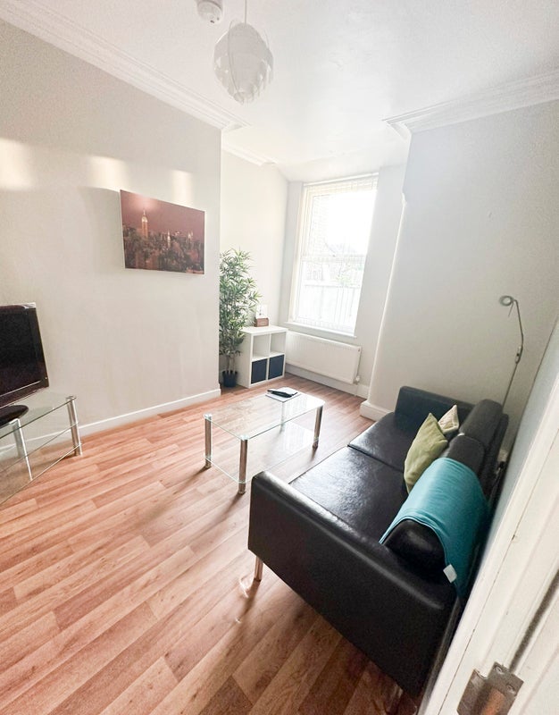 Room Barton Road in Trafford
