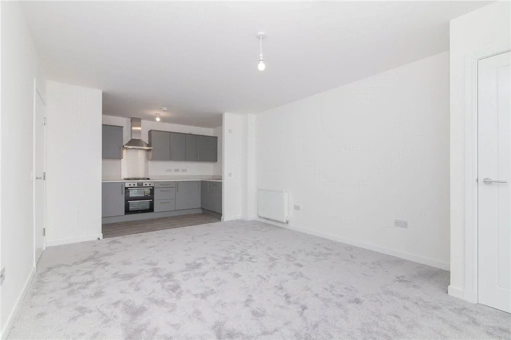 Flat Thornliebank Road in Glasgow
