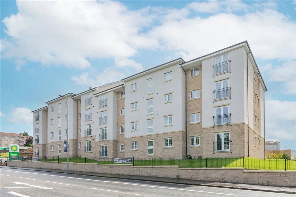 Flat Thornliebank Road in Glasgow
