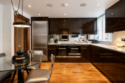 Flat Grosvenor Hill in City of Westminster