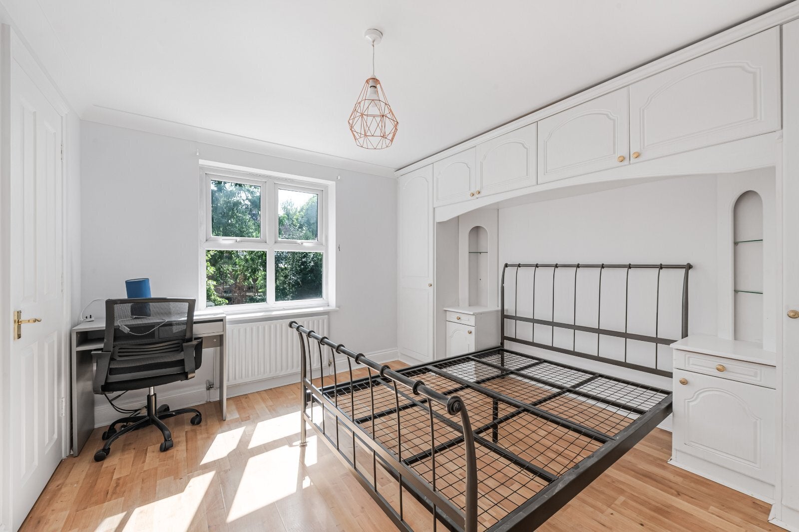 House Ludlow Close in Greater London