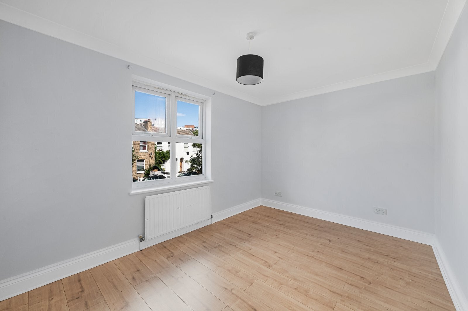 House Ludlow Close in Greater London