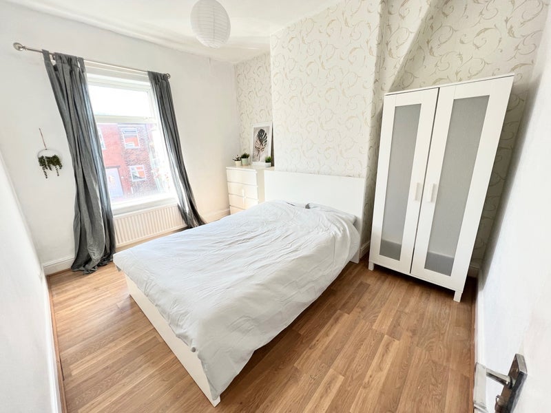 Room Asten Fold in Salford