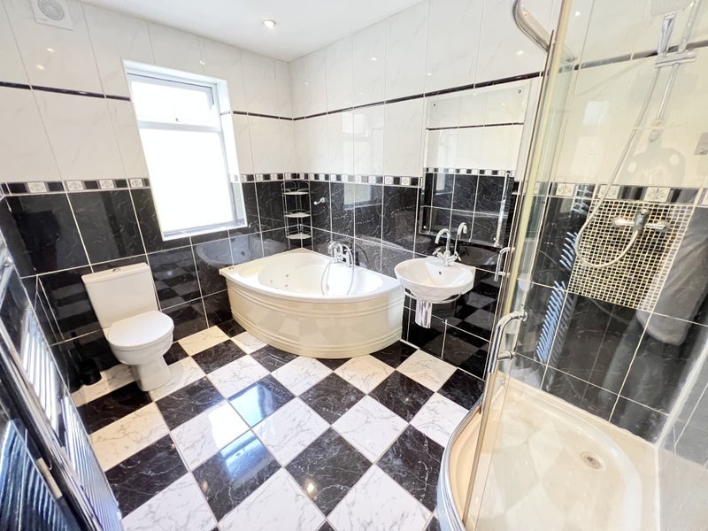 Room Asten Fold in Salford