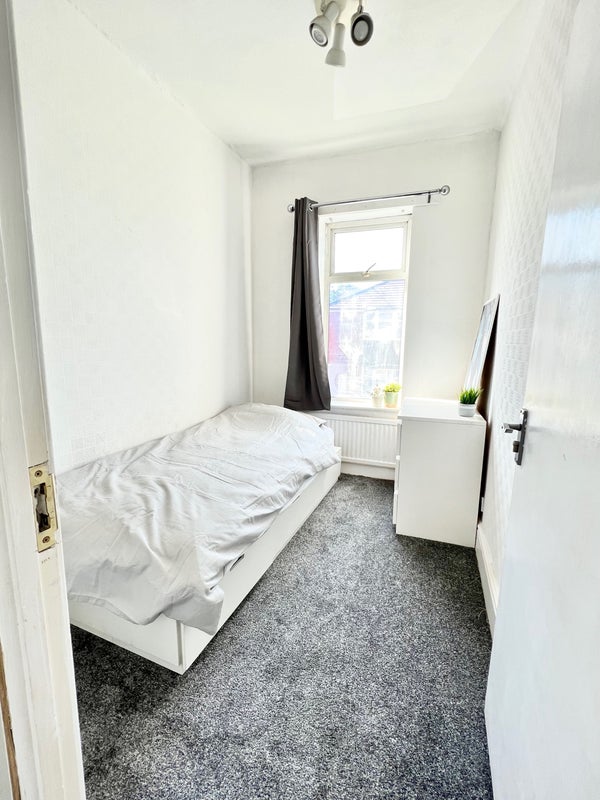 Room Asten Fold in Salford