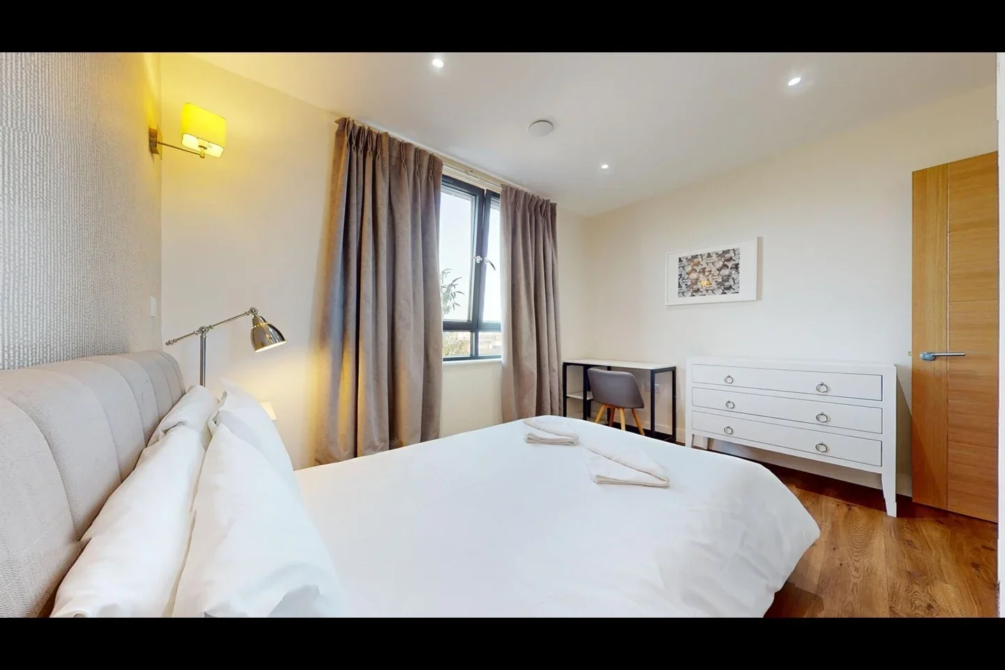 Flat Fairclough Street in Greater London