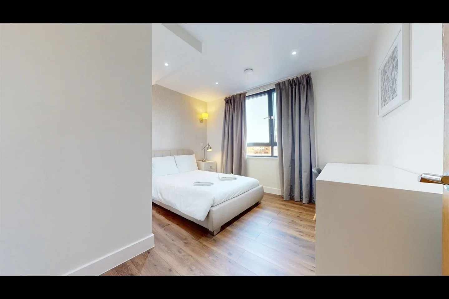 Flat Fairclough Street in Greater London