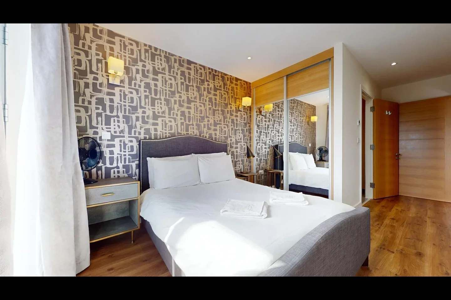 Flat Fairclough Street in Greater London