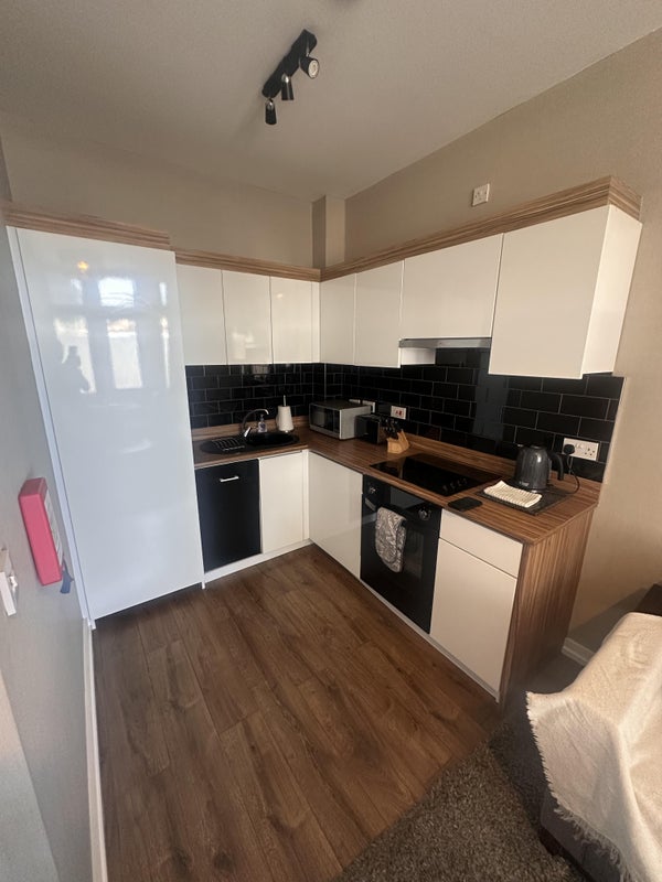 Flat Fitzhamon Embankment in Cardiff
