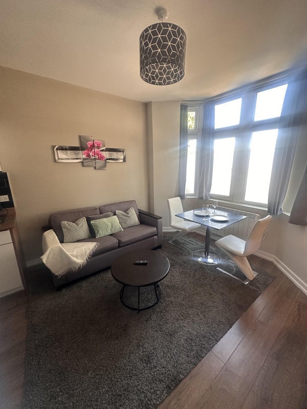 Flat Fitzhamon Embankment in Cardiff