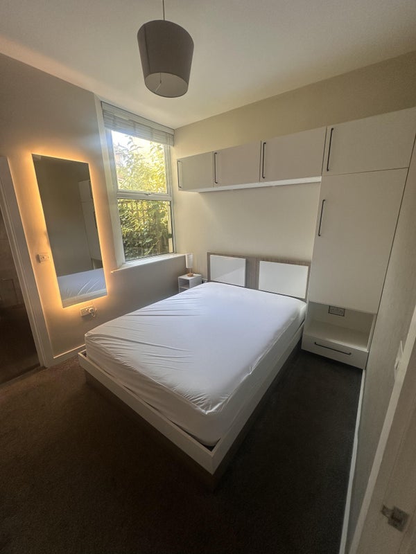 Flat Fitzhamon Embankment in Cardiff
