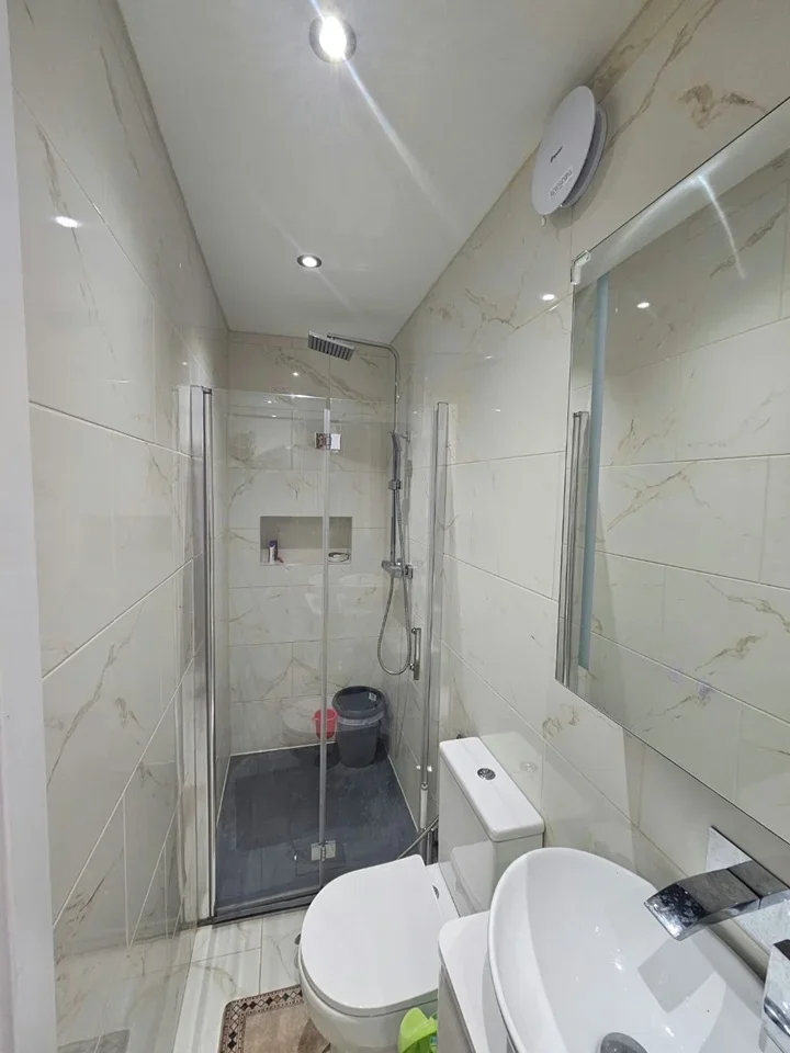 Room Hythe Avenue in Greater London