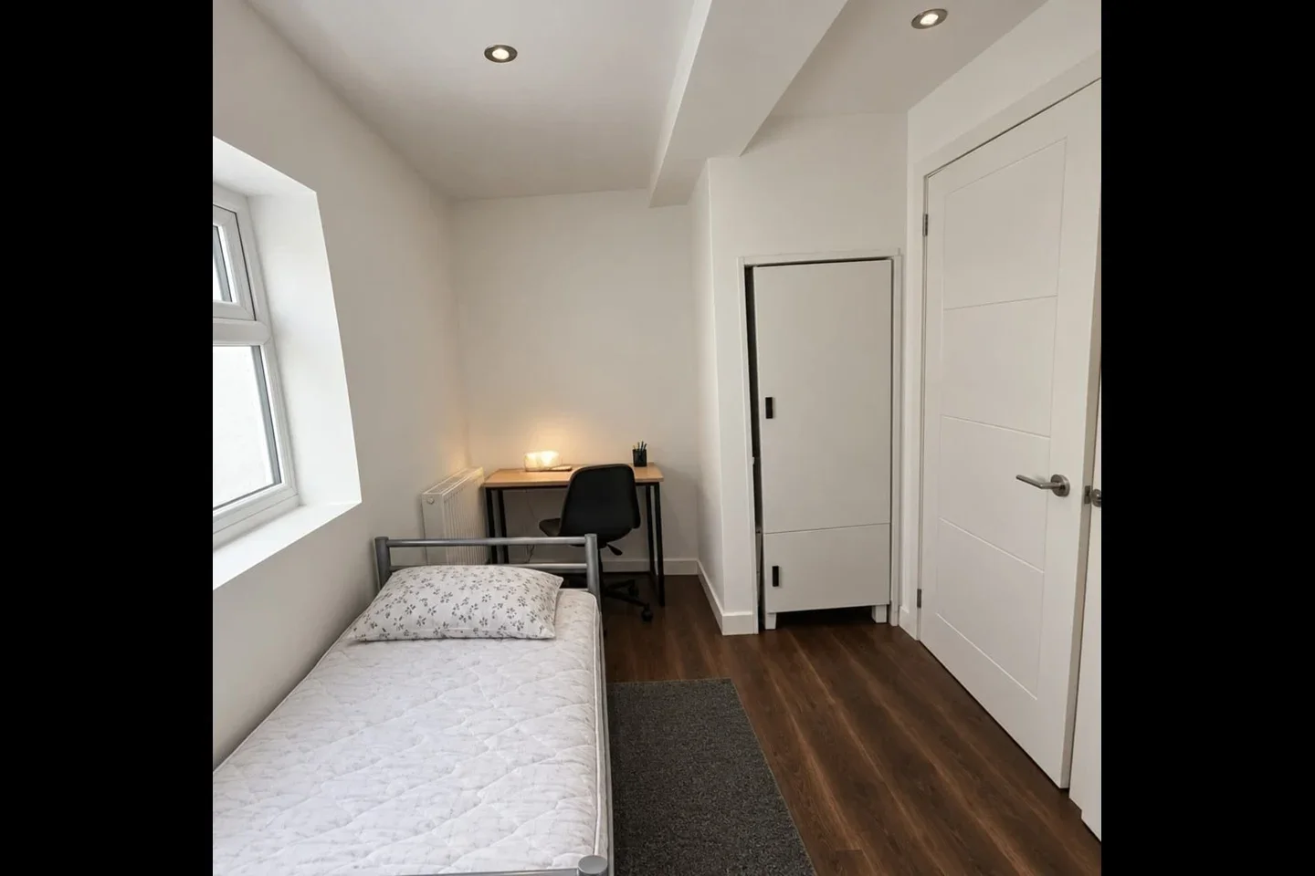 Room Hythe Avenue in Greater London