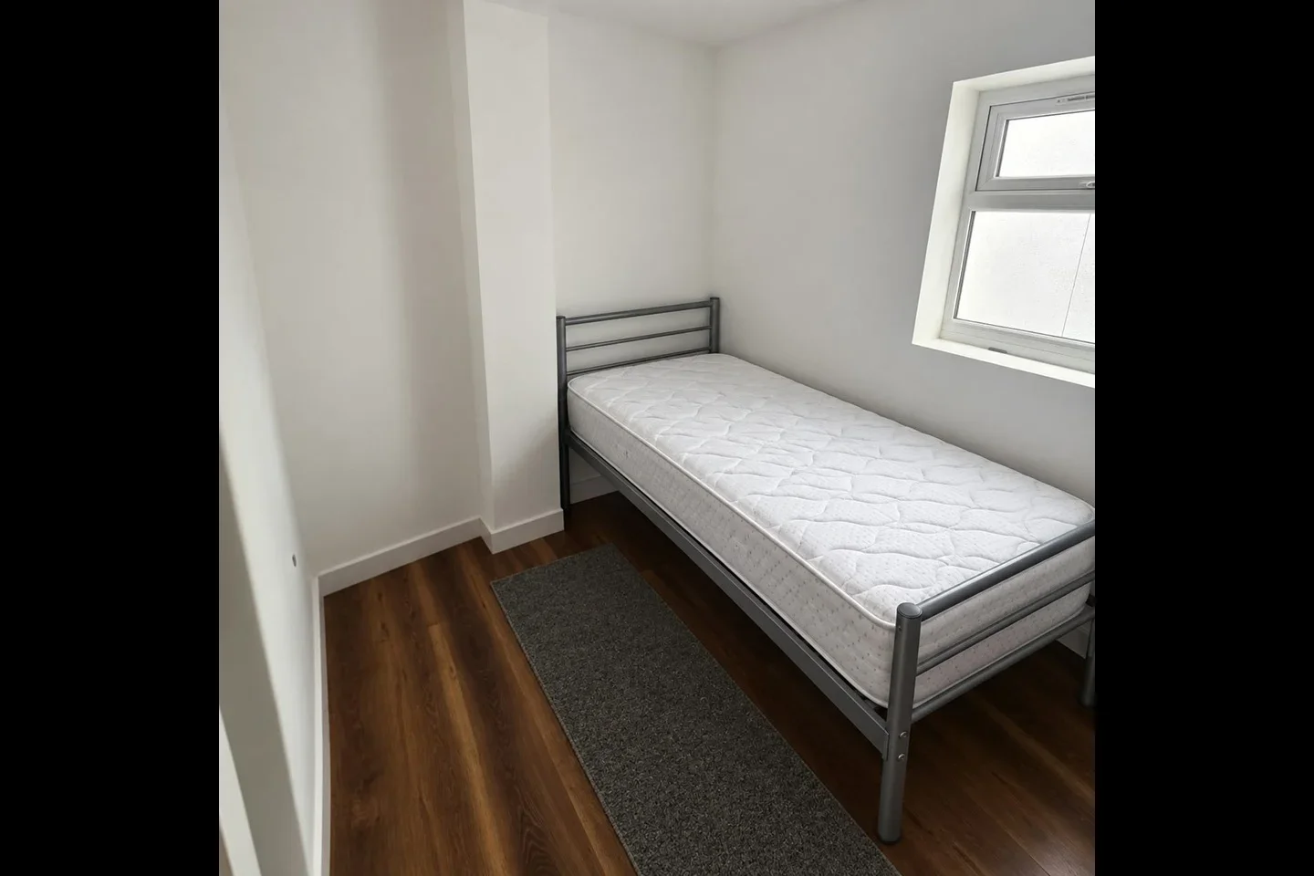 Room Hythe Avenue in Greater London