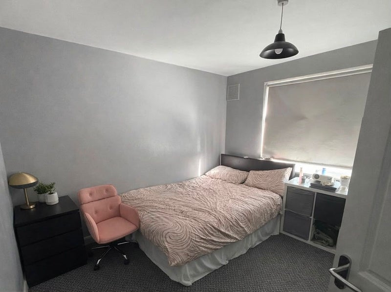 Room Cranbrook Road in Greater London