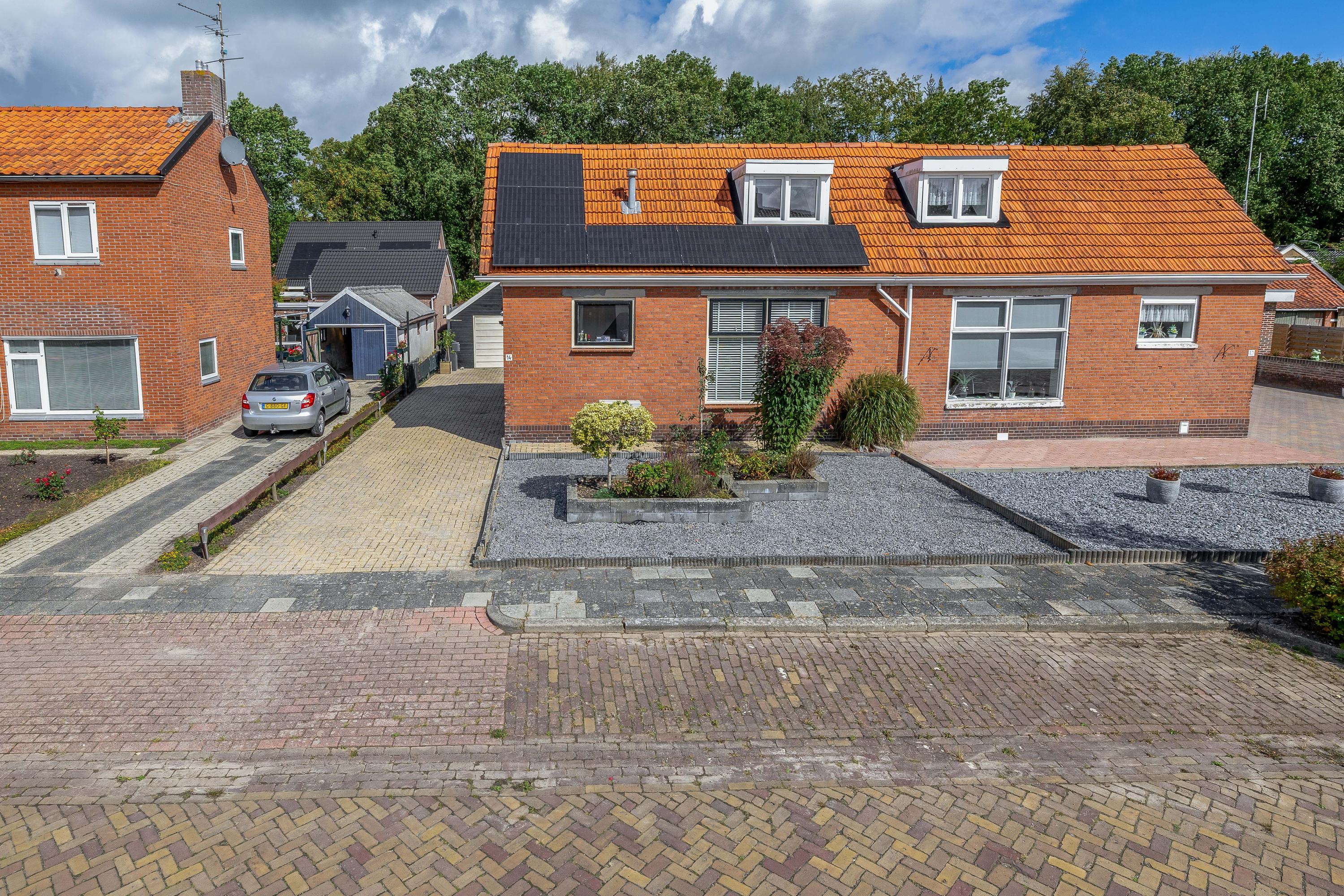 Twee-onder-één-kap te koop: Parallelweg 14, Beerta