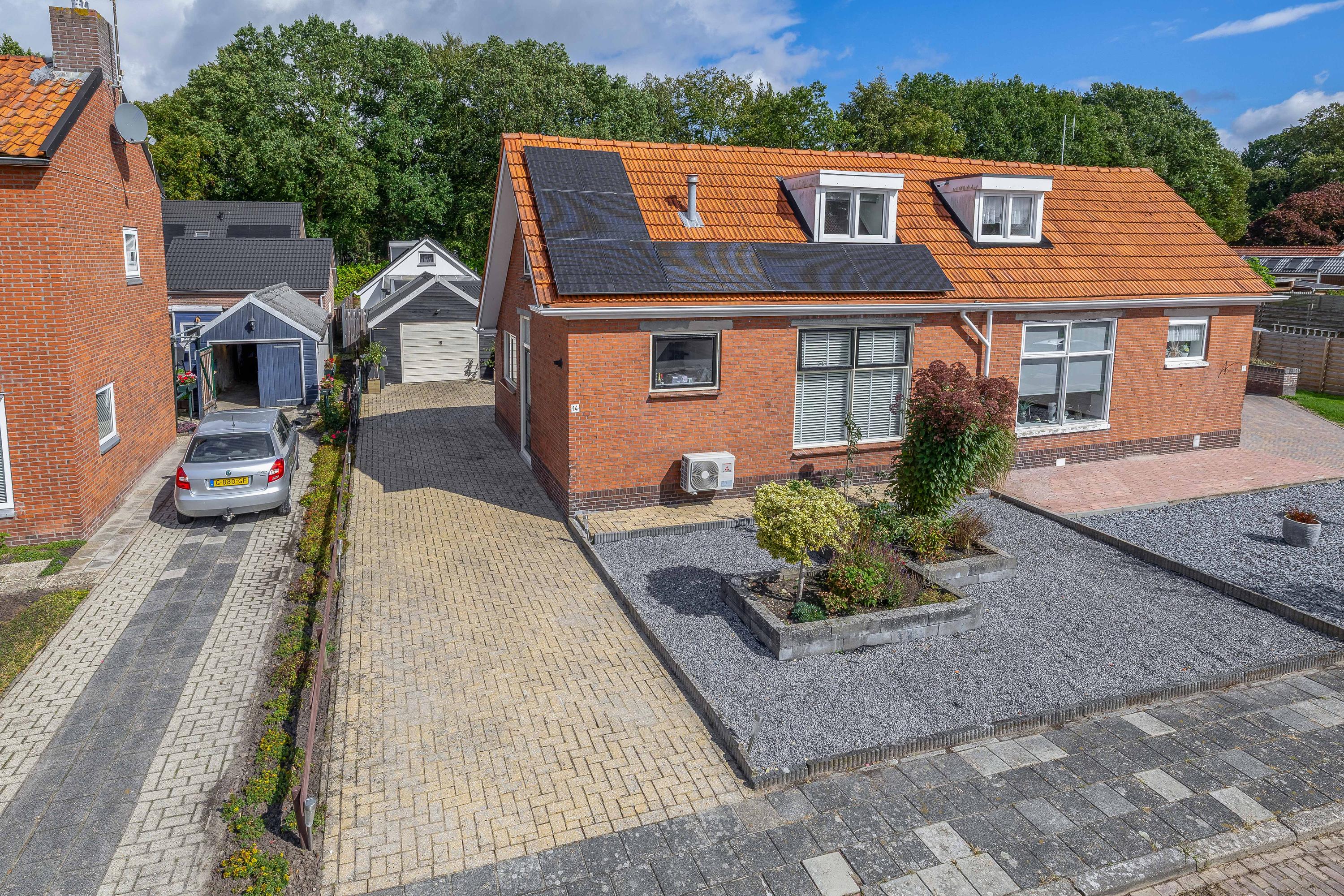 Twee-onder-één-kap te koop: Parallelweg 14, Beerta