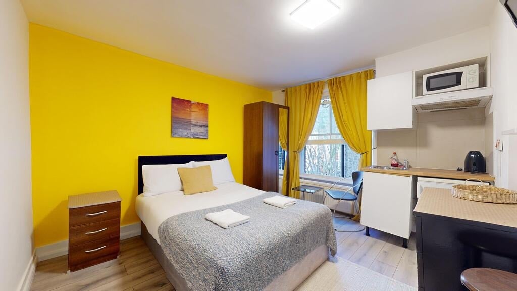 Flat Knaresborough Place in Greater London