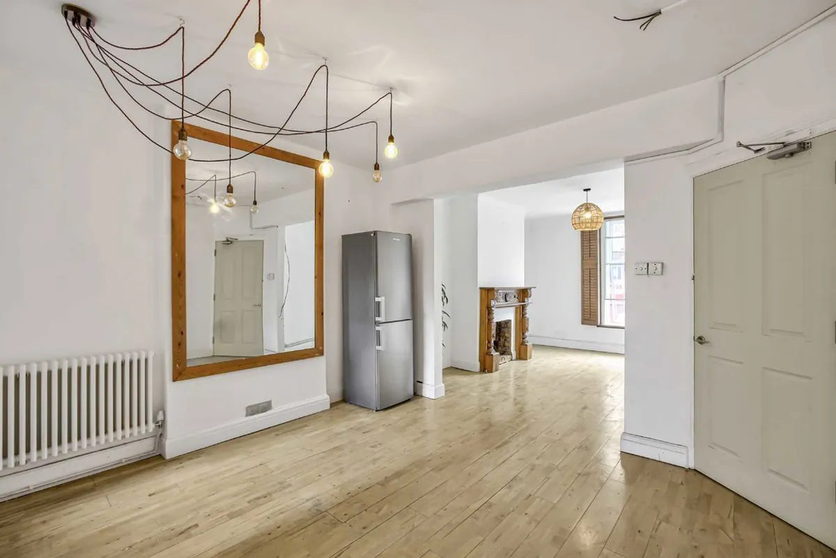 Flat Broadlands Avenue in Greater London
