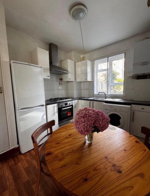 Room Fairfield Drive in Greater London