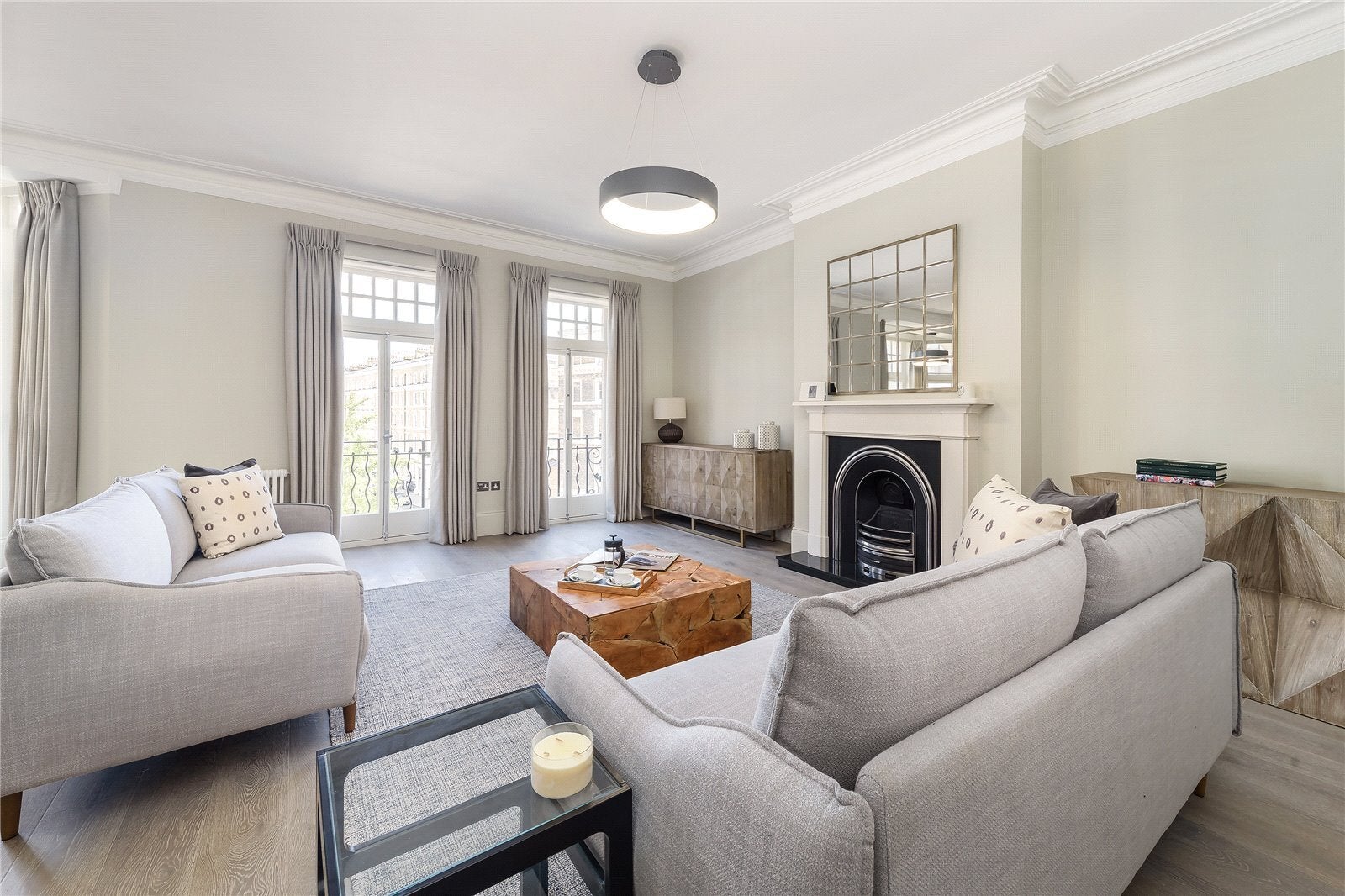 Flat Gloucester Road in Greater London