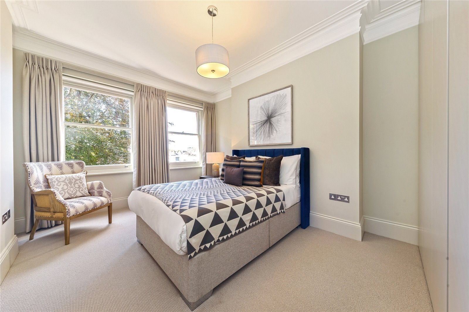 Flat Gloucester Road in Greater London