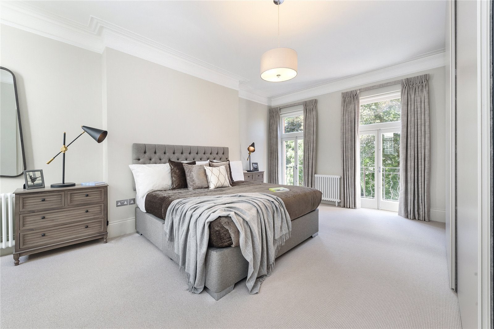 Flat Gloucester Road in Greater London