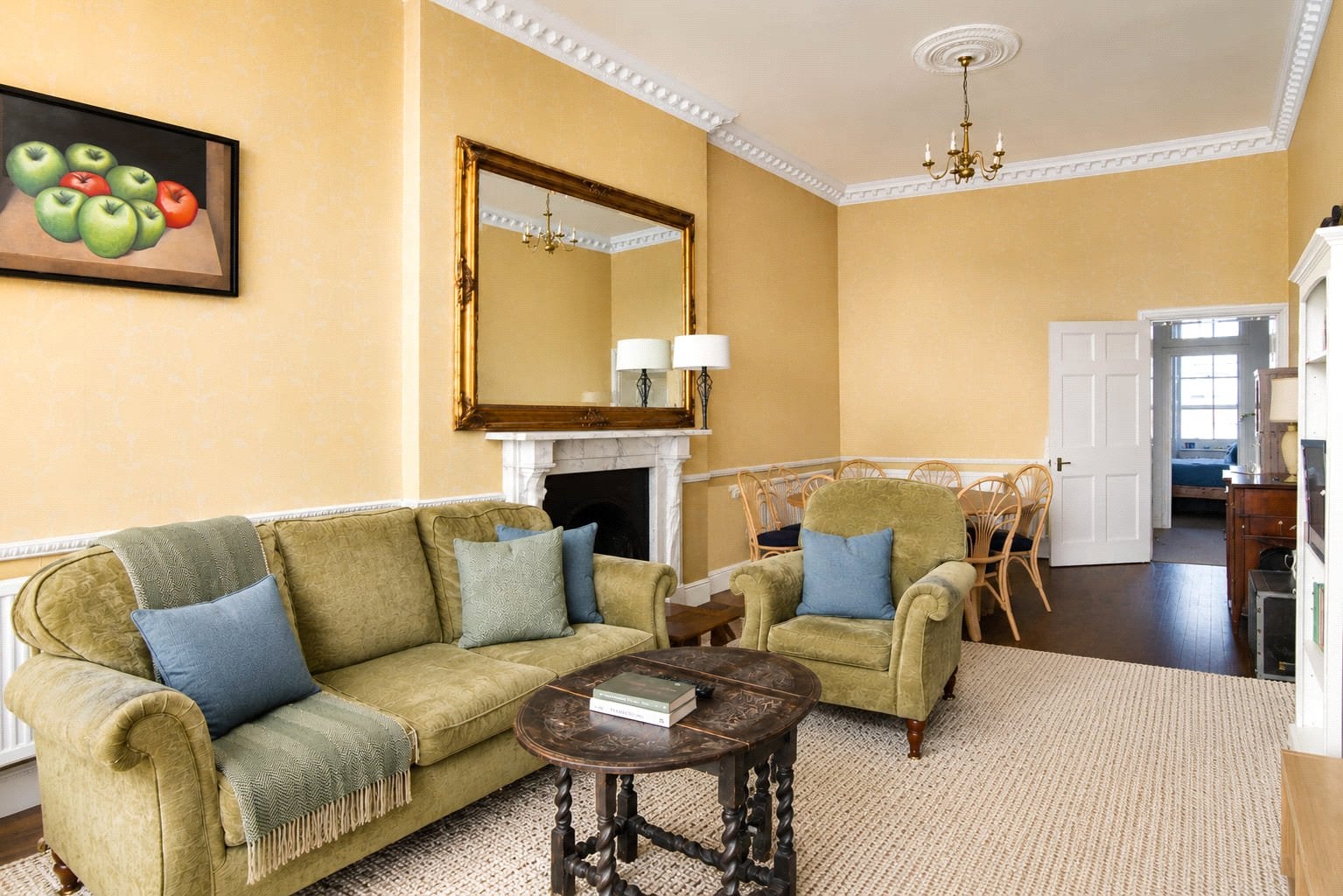 Flat Royal York Crescent in Bristol