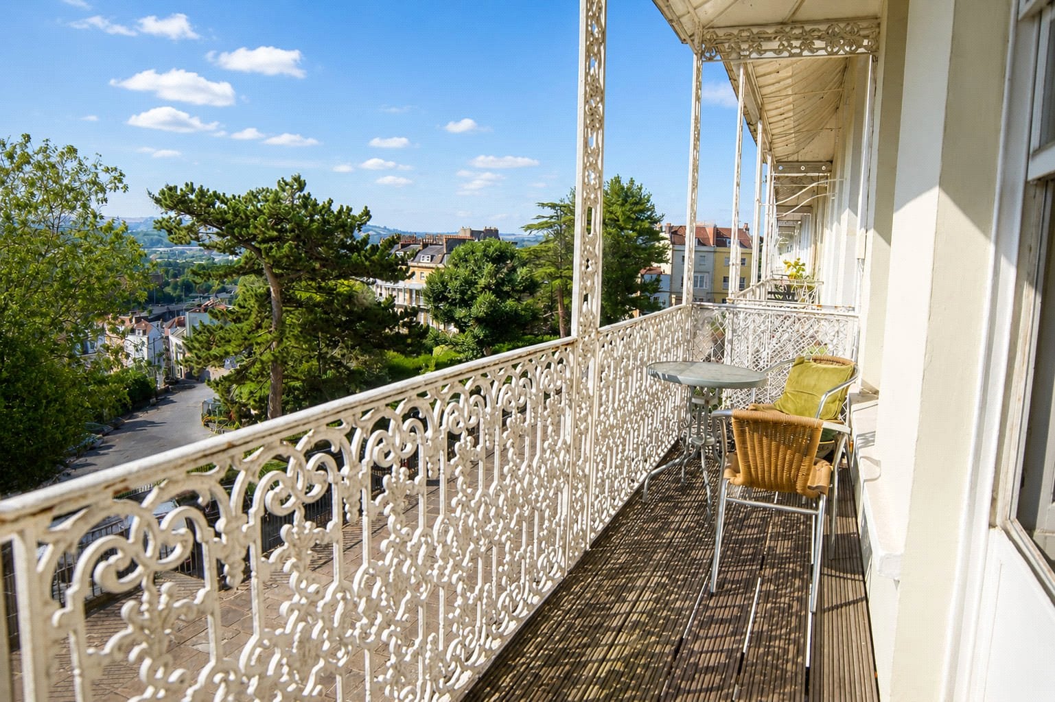 Flat Royal York Crescent in Bristol
