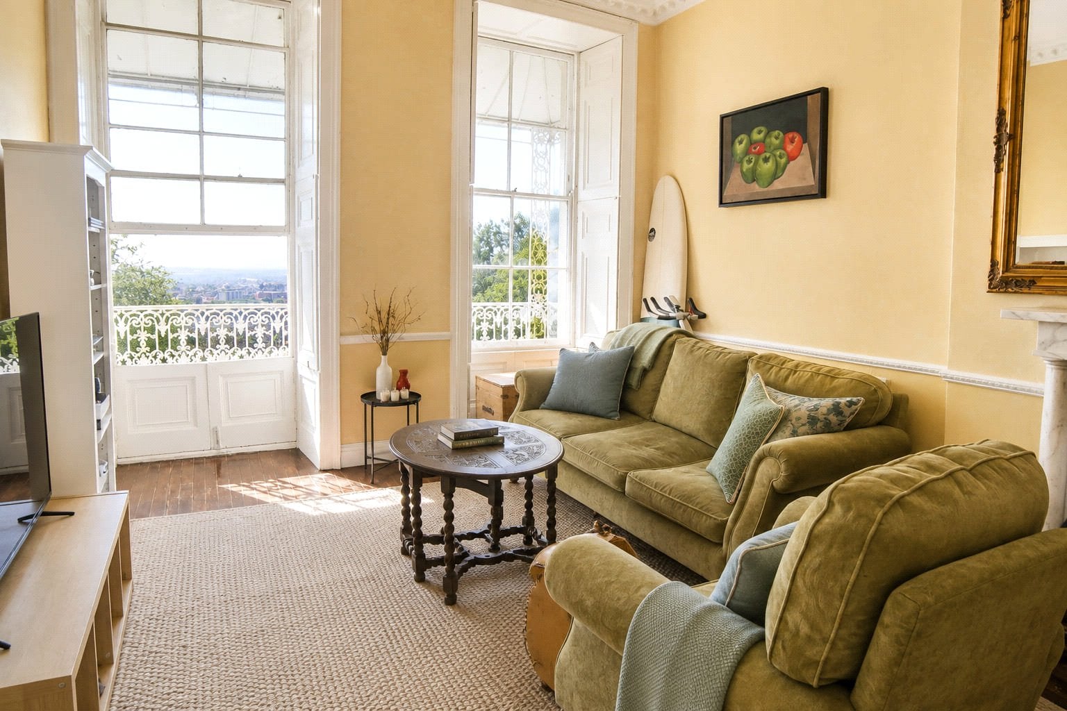 Flat Royal York Crescent in Bristol