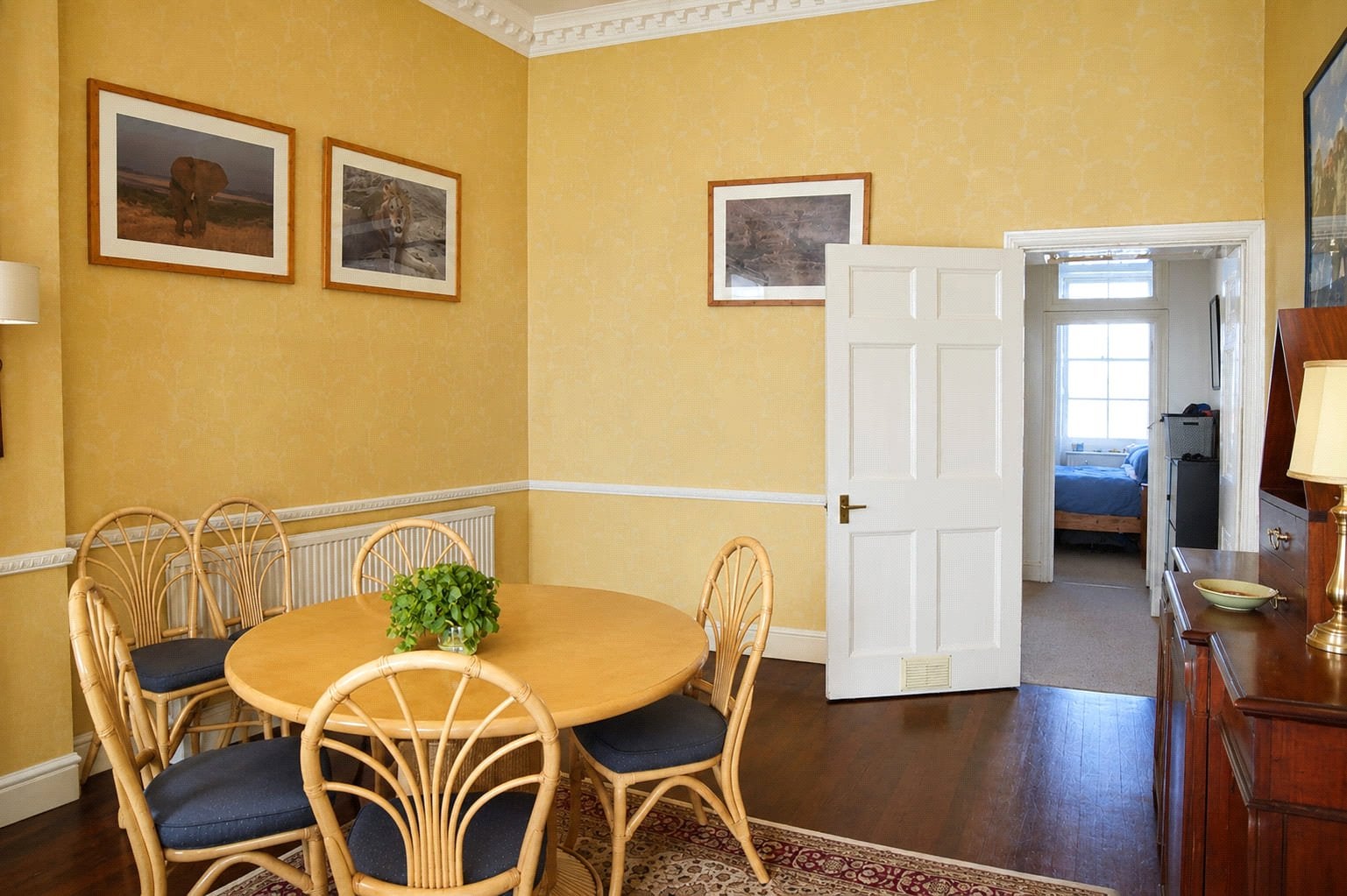Flat Royal York Crescent in Bristol